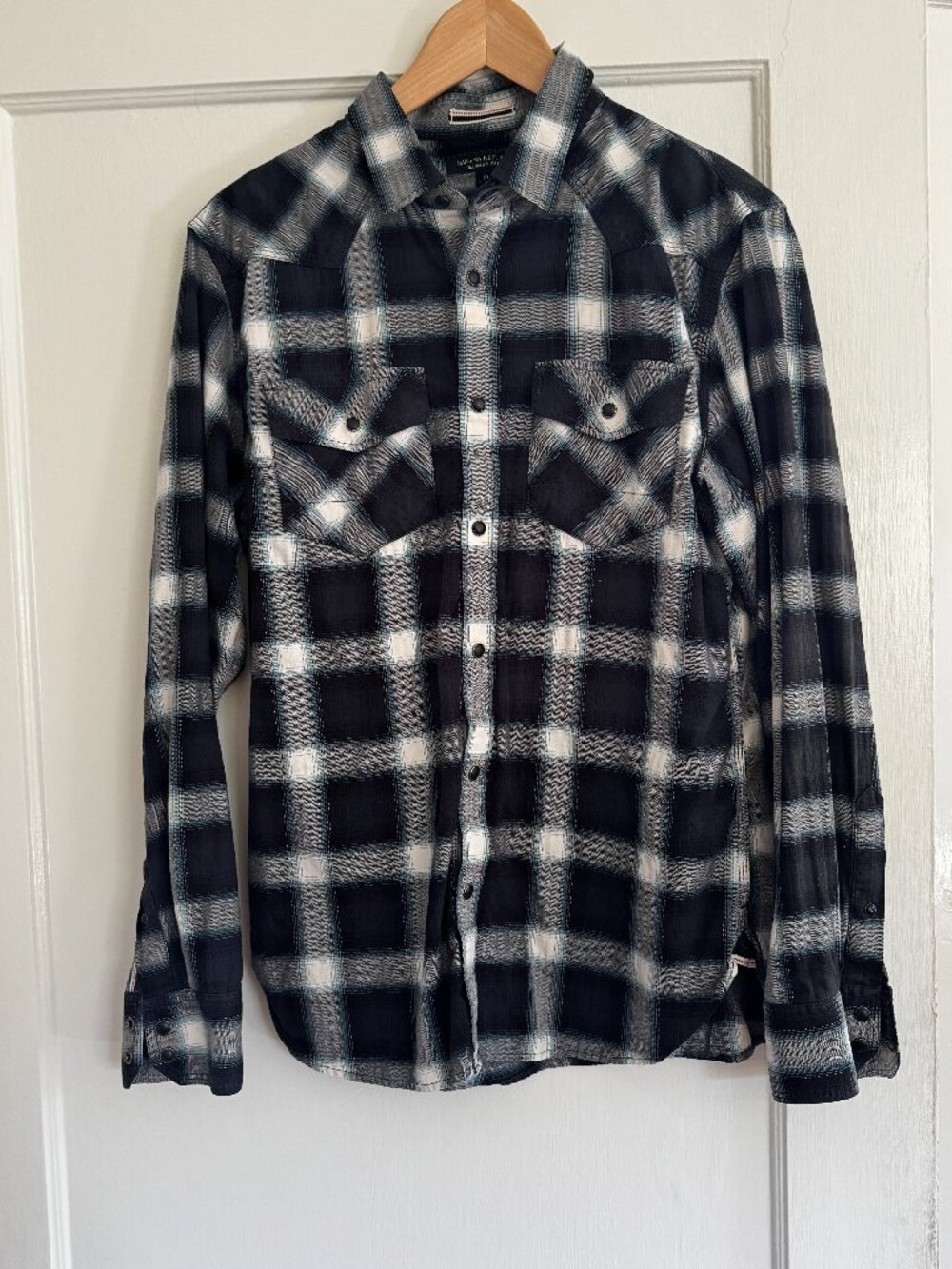 Banana Republic Tailored Slim Fit Button Down with Snaps Size M